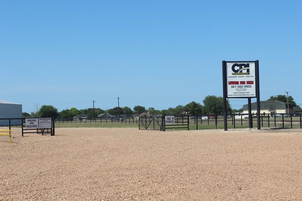 6256 SW Moody St, Victoria, TX 77905